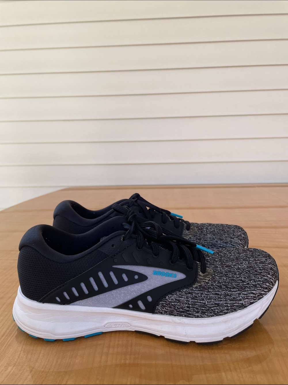 Brooks Range 2 Women’s Running Shoes Black Grey Blue Size 8.5 B Gym Outdoors